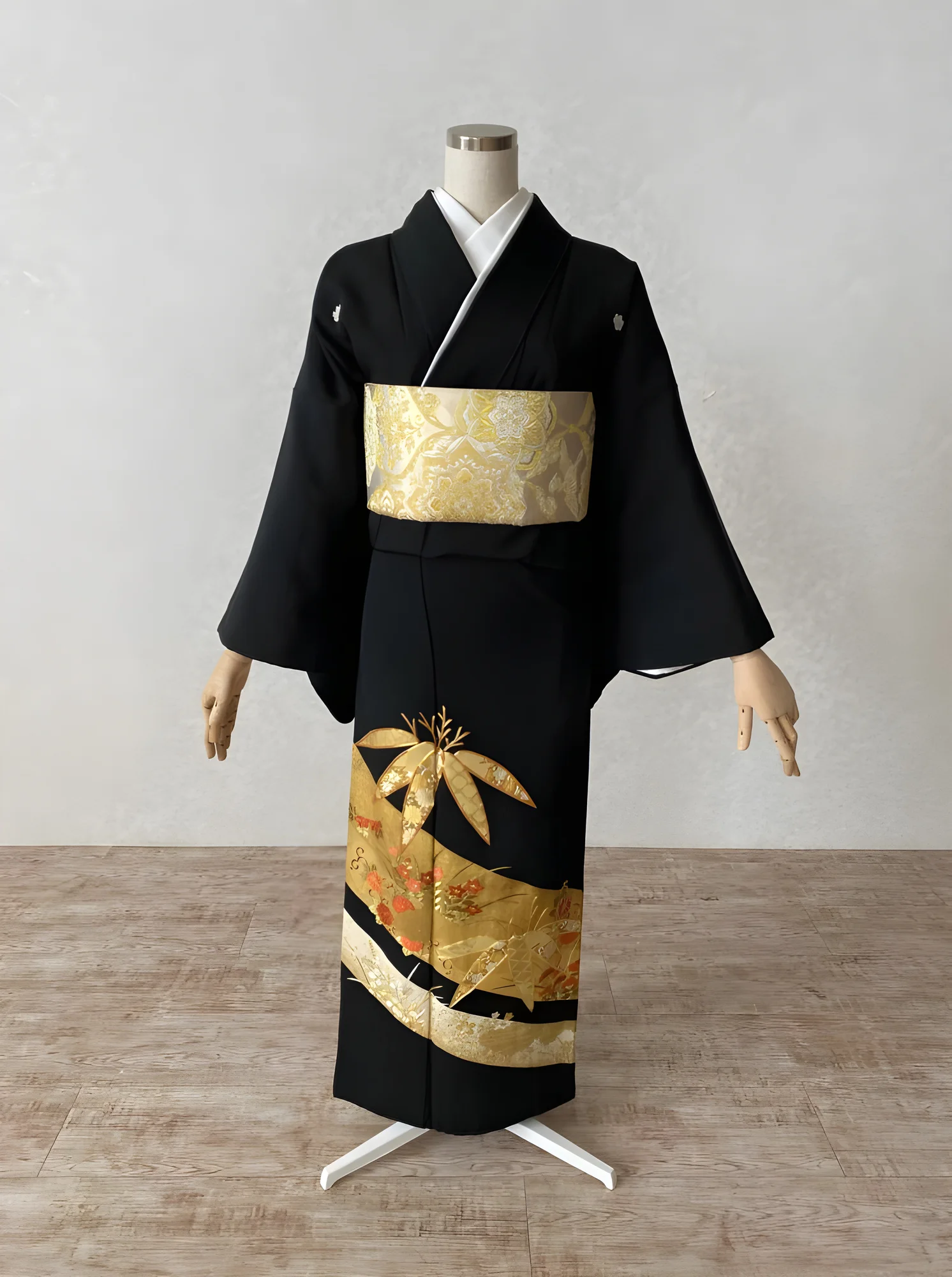 大分の黒留袖レンタル｜衣裳写真 6