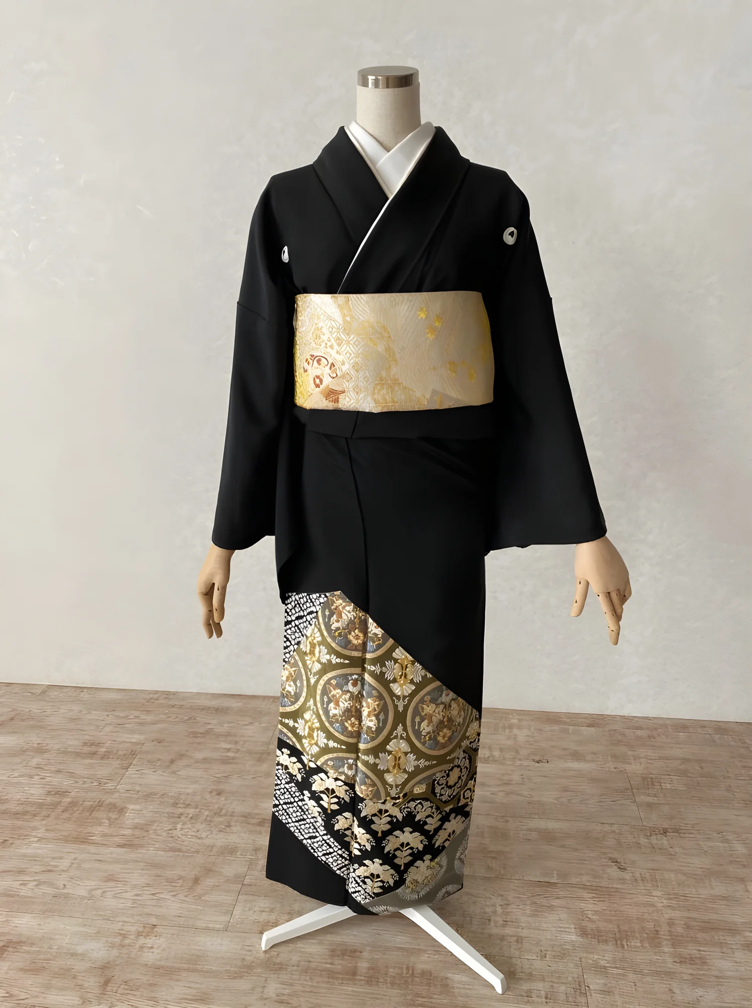 大分の黒留袖レンタル｜衣裳写真 8