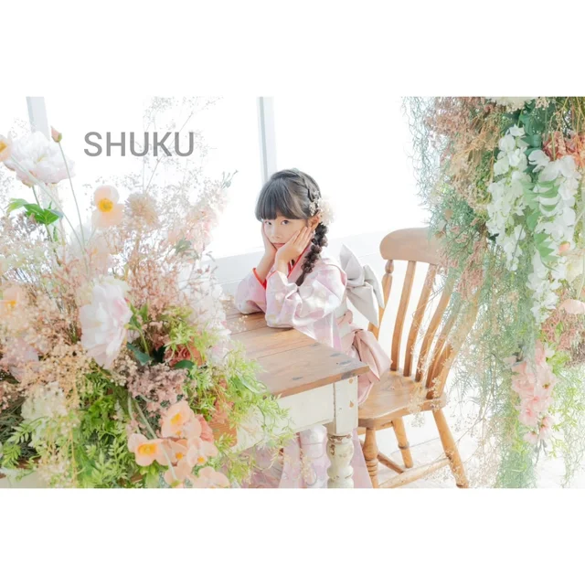 SHUKU
7th anniversary
前撮り
SHUKUは衣裳をレンタルして
いただくと
SHUKUのスタジオで
撮影も可能です
衣裳レンタルして
ヘアセット着付けをしてから
お参りに行かれる
七五三お出かけプランが
一番人気
